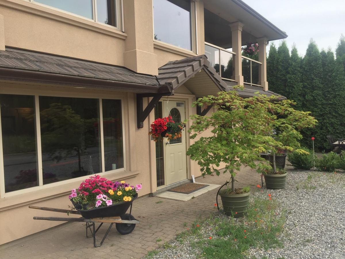 All Seasons Bed & Breakfast Kelowna Exterior photo