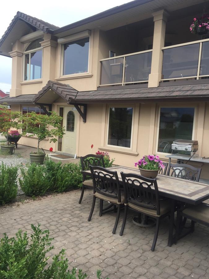 All Seasons Bed & Breakfast Kelowna Exterior photo